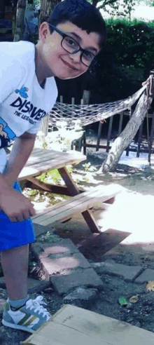 a young boy wearing glasses and a shirt that says disver