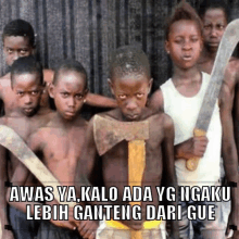 a group of young boys holding weapons with the caption " awas ya kalo ada yg ngaku lebih ganteng dari gue "