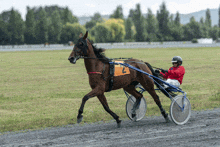 a horse drawn carriage with the number 2 on the side