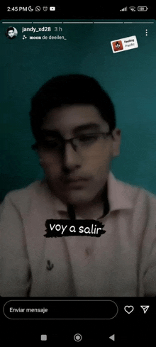 a young man wearing glasses says " voy a salir " on a phone screen