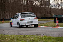 a white car with a license plate that says 08 996 tn