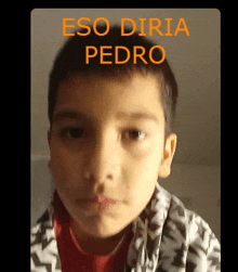 a close up of a young boy 's face with the name eso diria pedro written above him