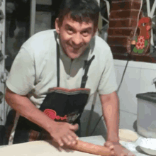 a man wearing a black apron that says peru on it