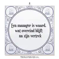 a blue and white tile that says een manager is waar wat overend blijft na zijn vertrek