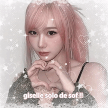 a girl with pink hair is making a heart shape with her hands and the caption giselle solo de sof