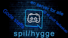 a neon sign on a brick wall says en server for alle