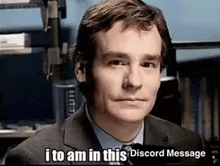 a man in a suit and tie is saying `` i to am in this discord message ''
