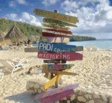 a sign on a beach that says pad courses on it