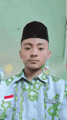 a young man wearing a hat and a shirt with the name rosdian on the collar