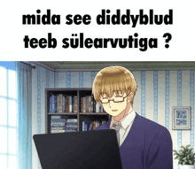 a man wearing glasses is looking at a laptop with the words mida see diddyblud teeb sulearvutaga written above him