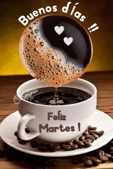 a cup of coffee that says buenos dias feliz martes on it