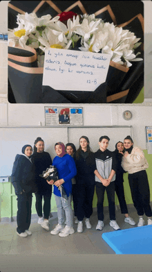 a group of people standing in front of a white board with a note on it that says " 4 ylin onegi "