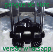 a screenshot of a video game with the words gangue do kuro versão whatsapp