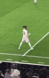 a soccer player with the number 7 on their jersey