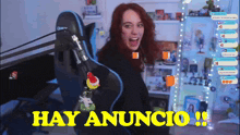 a woman stands in front of a microphone with the words hay anuncio written in yellow