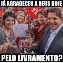 a group of people posing for a picture with the caption ja agradeceu a deus hoje pelo livramento ?