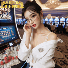 a woman wearing glasses stands in front of a slot machine that says museum bola asno