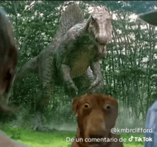 a picture of a dog looking at a dinosaur with the caption de un comentario de tik tok