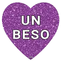 a purple heart with the words " un beso " written on it