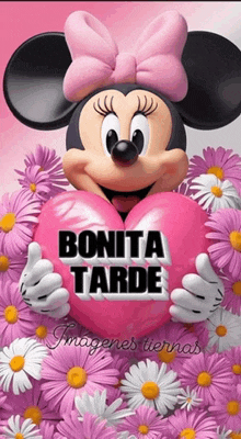 a picture of minnie mouse holding a pink heart with the words bonita tarde written on it