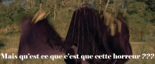 a blurred image of a person with the words mais qu ' est ce que c ' est que cette horreur