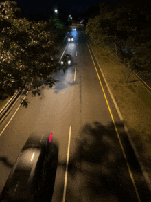 cars are driving down a highway at night with a red arrow pointing to the right