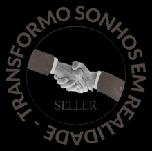 a black and white image of two people shaking hands with the words " transformo sonho em realidade seller "