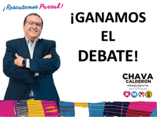 a man in a suit and glasses stands in front of a sign that says " ganamos el debate "