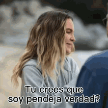 a woman talking to a man with the words tu crees que soy pendeja verdad below her