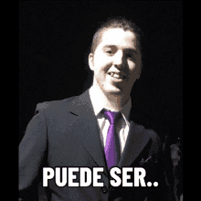 a man in a suit and tie with the words puede ser written below him