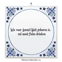 a blue and white tile with the words wie voor amstel malt geboren is zal nooit palm drinken on it