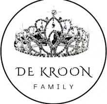 a de kroon family logo with a crown in the middle