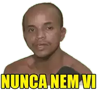 a shirtless man with the words nunca nem vi written on his chest