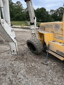 a yellow and white bulldozer with the letters seg on the front