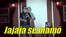 a man is standing in front of a door holding a bottle of beer and the words jajaja se mamó are above him