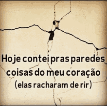 a cracked wall with the words hoje contei pras paredes coisas do meu coração ( elas racharam de rir )