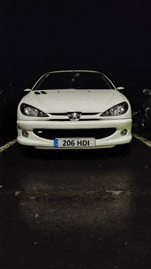 a white car with the license plate 206 hdi