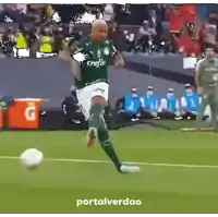 a soccer player kicking a ball with the word portalverdao on the bottom