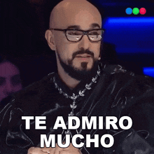 a bald man with a beard and glasses says te admiro mucho