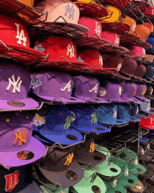 a bunch of hats with ny on them