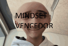 a picture of a bald man with the words mindset vencedor on it