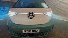 a white volkswagen car with a license plate that says rdio buz