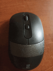 a black mouse with the letter e on the side