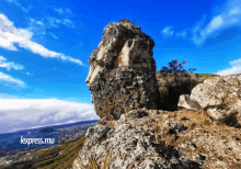 a picture of a rock formation with the words lexpress.mu on the bottom