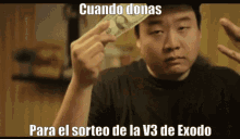 a man holding a dollar bill with the caption cuando donas para el sorteo de la v3 de exodo on the bottom