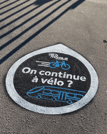 a sign that says on continue a velo on a road