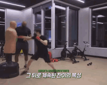 a man is practicing boxing in a gym with foreign writing