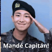 a man in a military uniform salutes with the words " mandé capitan " below him