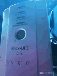 a back-ups cs 500 is sitting on a table with a blue background