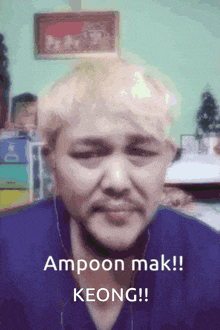 a man with blonde hair and a beard says " ampoon mak !! keong !! "